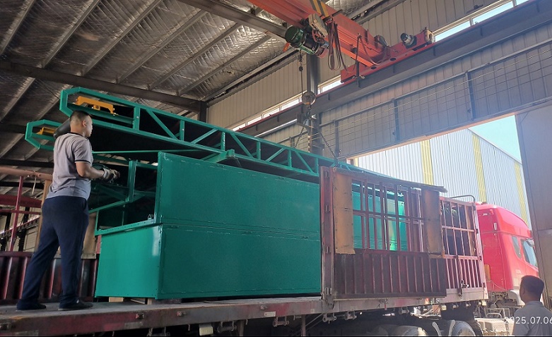 航車輸送機